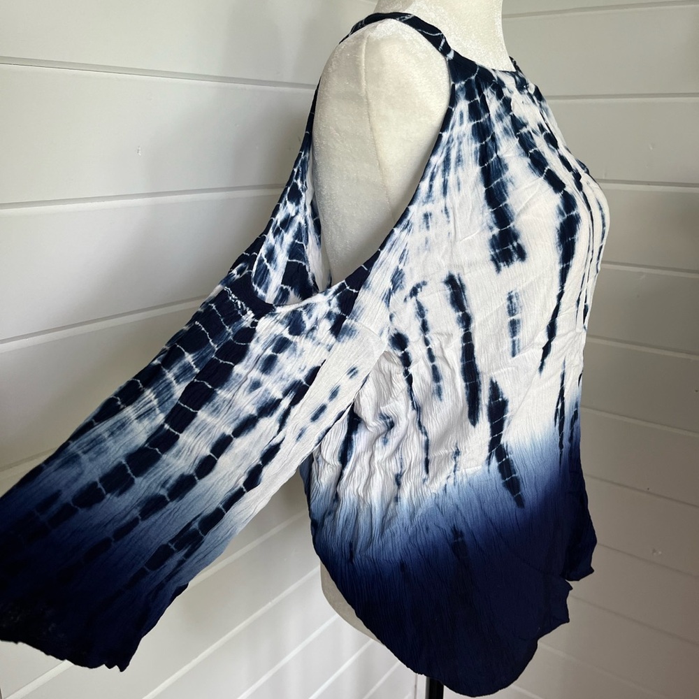 Reitman’s Size XL Cold-shoulder “Tie-dye” navy & white blouse , EUC. Super cute!